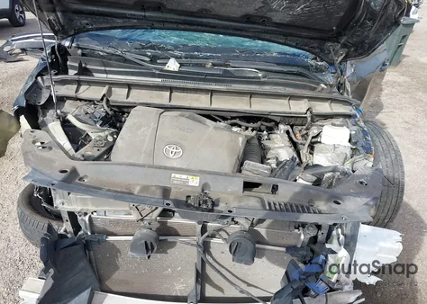 2021 Toyota Highlander Xle z USA, uszkodzony, nr VIN 5TDGZRBH0MS120301